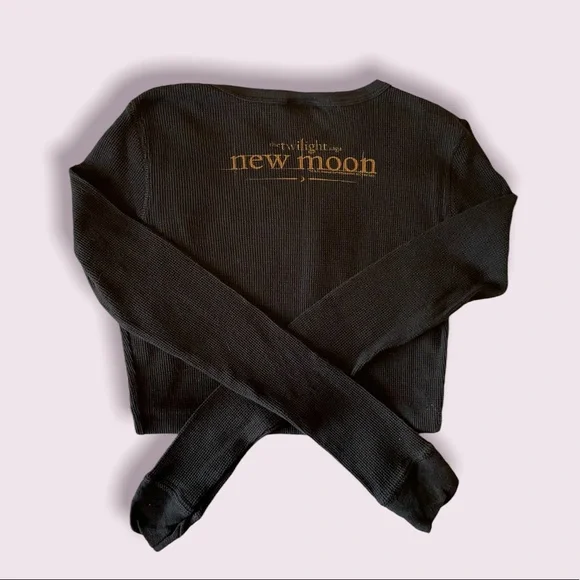 Authentic Y2K Twilight New Moon Cullens Crest Top - Picture 2 of 3